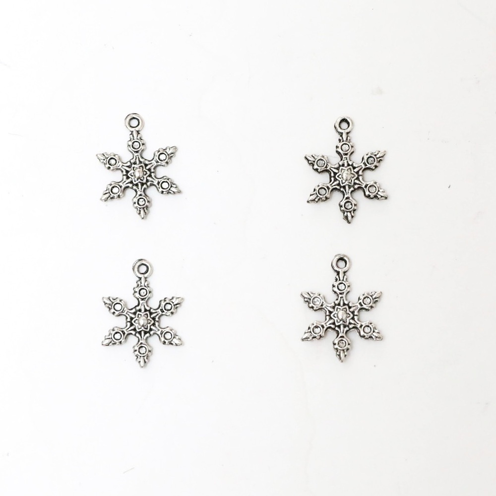 Set of 4 silver toned snowflake pendants charm jewellery crafting metal winter